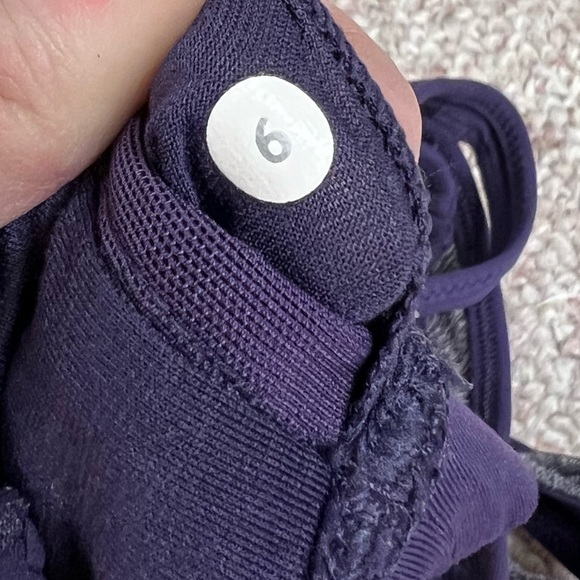Lululemon size 6 tanktop/bra combo - Picture 5 of 6